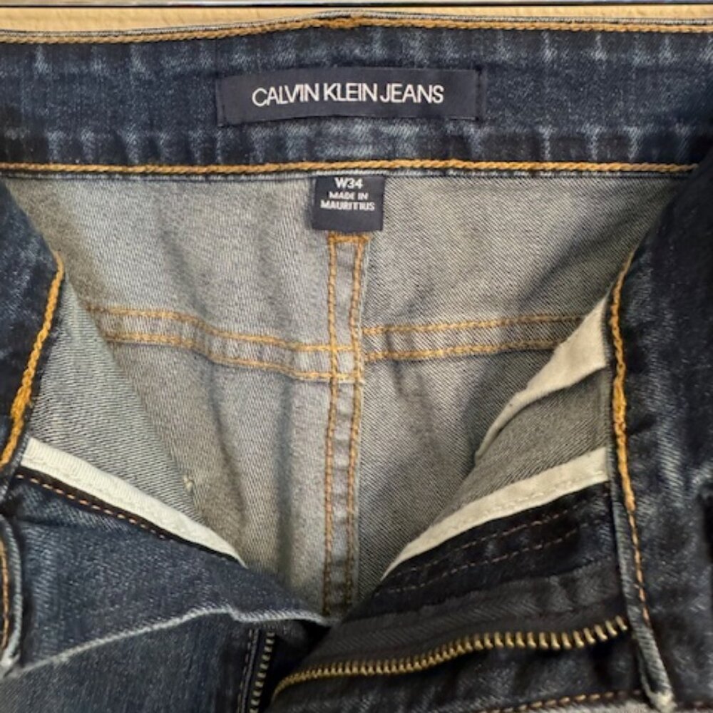 Calvin Klein Mens Jean Shorts Size 34 dark wash EUC - Picture 4 of 4